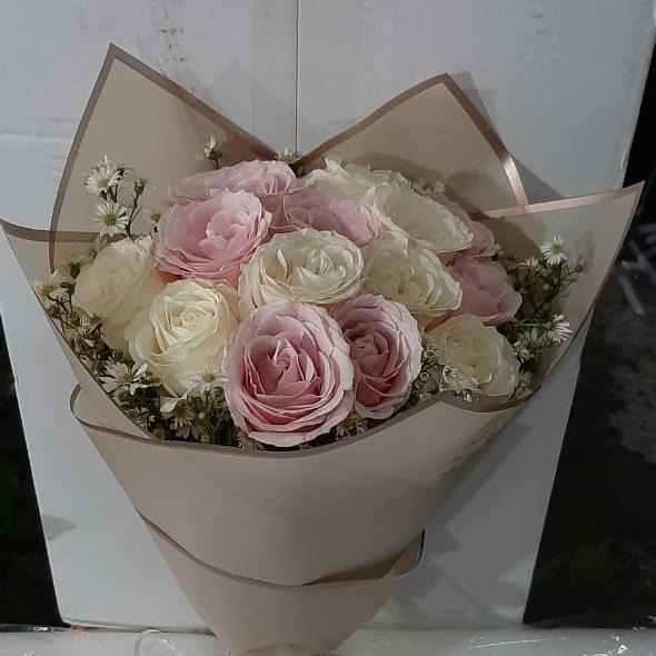 kado anniversary pernikahan ,hand bouquet,bucket bunga asli hari guru