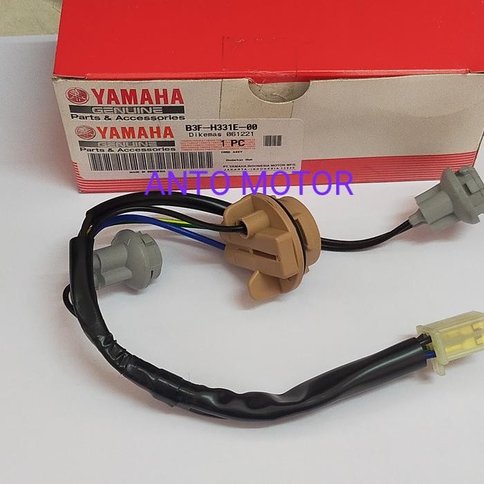 FITING LAMPU STOP BELAKANG LEXI ASLI YAMAHA YGP