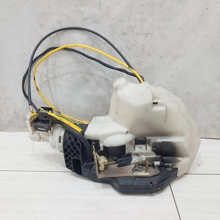 Door Lock Belakang Kiri Mercedes Benz S Class W220 A2207306335