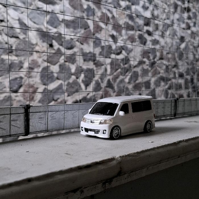 Miniatur Daihatsu Luxio old Putih