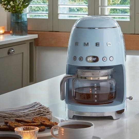 

SMEG DCF02 DRIP COFFEE MACHINE - 50`S RETRO STYLE AESTHETIC