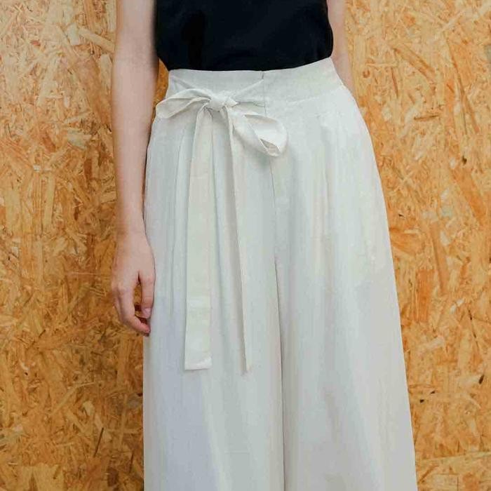 Pilihan- This Is April X Syifa Hadju Vol.Ii Celana Panjang Kulot Wanita Feminim Look Sable