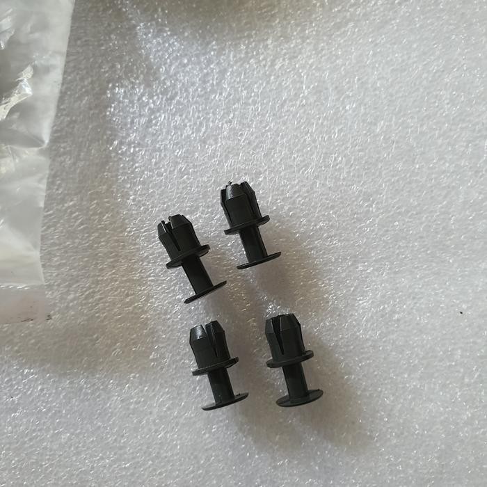 clip klip laci Glove Box W123 . Fan depan W210 NOS NEW