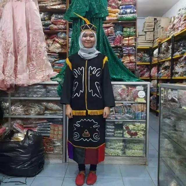 adat Dayak baju adat Dayak bludru