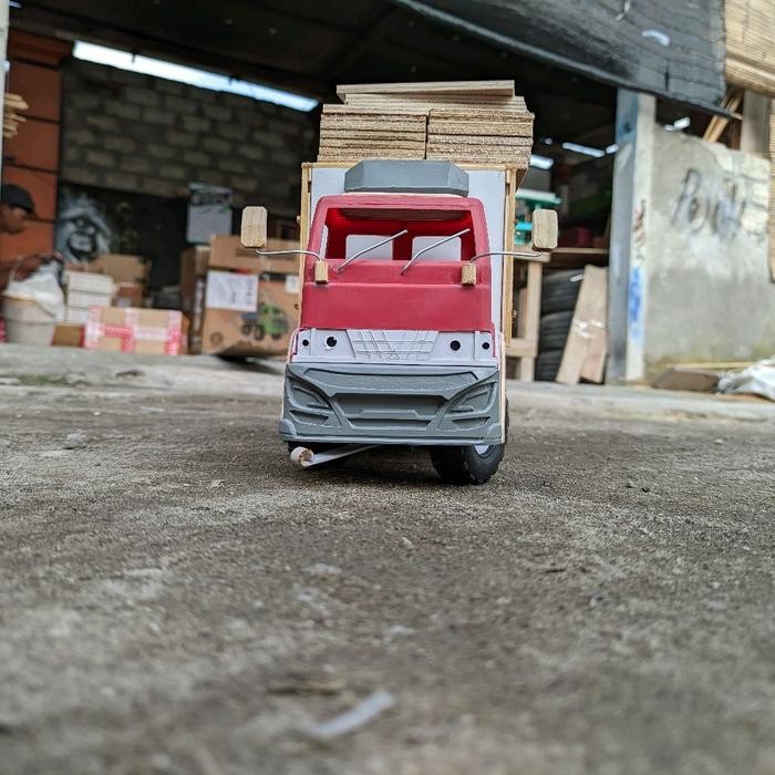 miniatur truk plastik modifikasi