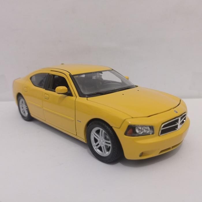 Pilihan- Diecast Mobil Dodge Charger Welly 1:24 Miniatur Mobil Sport Murah