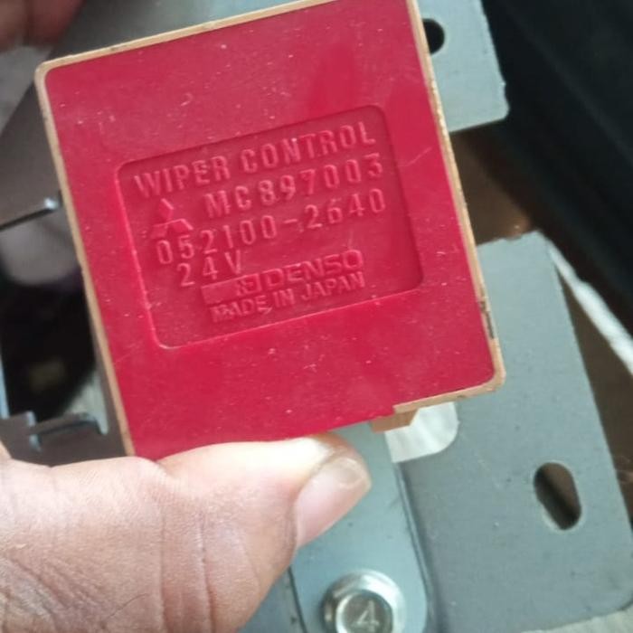 INTERVAL WIPER CANTER