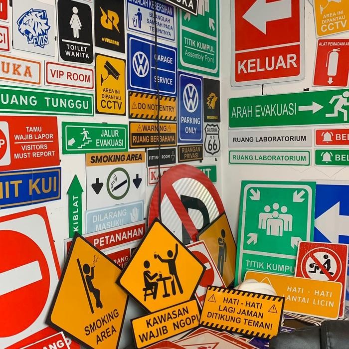 

SIGN TANDA ARAH PETUNJUK RAMBU PARKIR MOTOR 35 X 50CM BIRU PUTIH HITAM