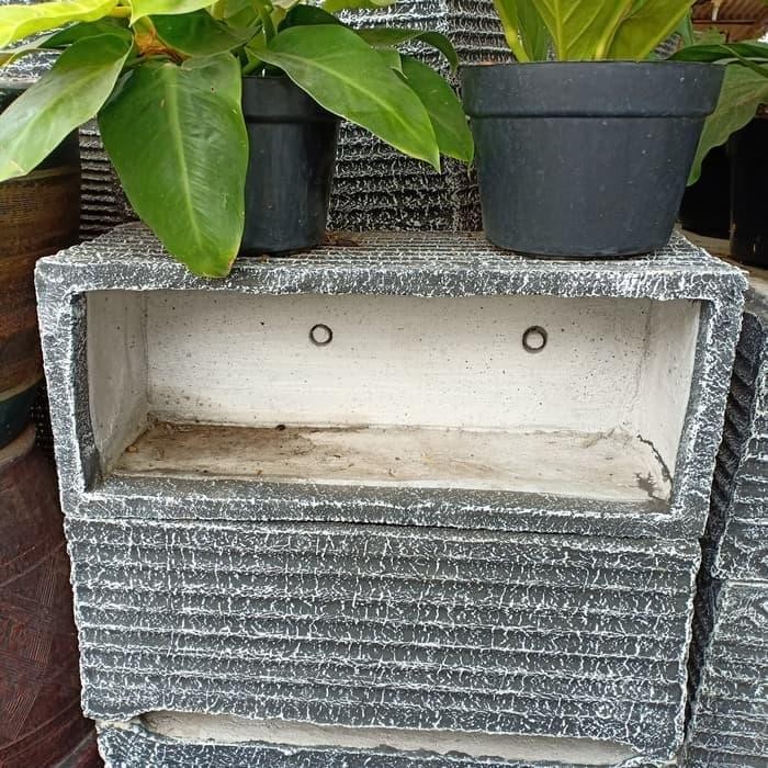 Pot Panjang Minimalis