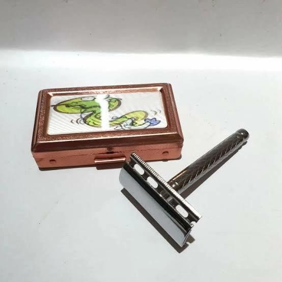 Pilihan- Cukur Jenggot Kumis Razor Dus Besi Jadul
