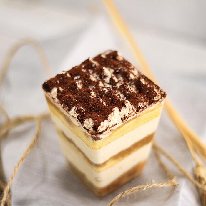 TerEnakPolll- Momolin Bakery Cup Dessert Tiramisu - Dessert Box Mini Tiramissu