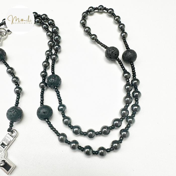 Rosario Batu Hematite dan Lava Stone dengan Salib Benedict Hitam