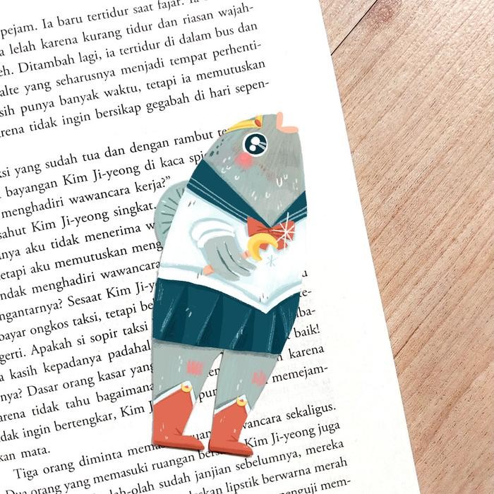 

Bookmark Ikan Berbaris Pembatas Buku