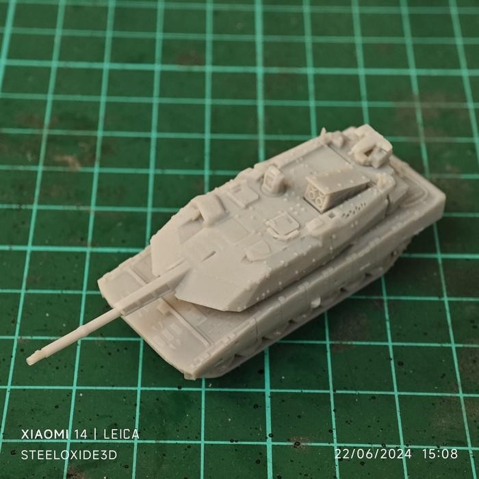Miniatur tank Panther KF51 skala 1/144