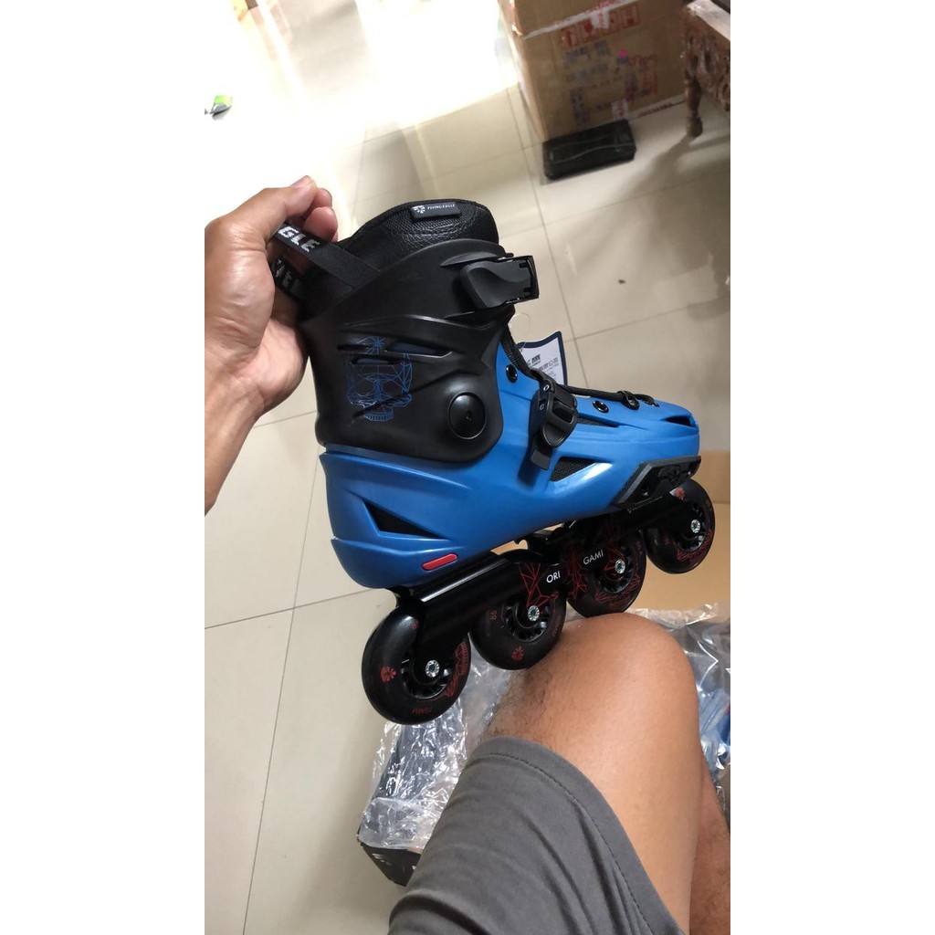 

origami biru hitam dengan frame dan ban warna hitam