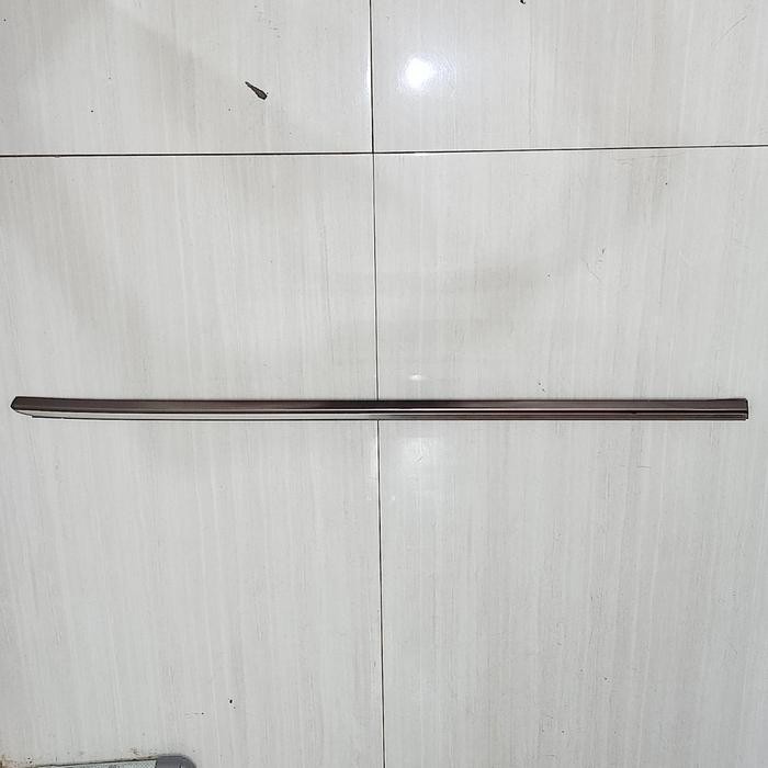 List Kaca Pintu Belakang Kanan Mercedes Benz W220 A2206900480