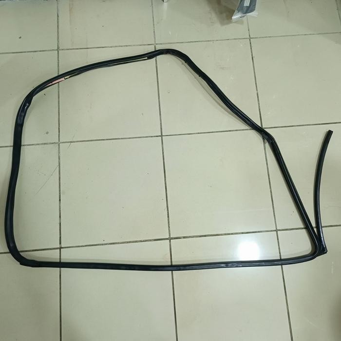 Karet Pintu Belakang Kanan Mercedes Benz W203 A2037371630