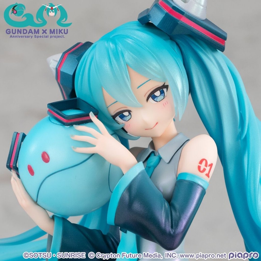 [PO] Lucrea Mobile Suit Gundam 45th Anniversary x Hatsune Miku (1/7 Figure) - Gundam x Miku Project 