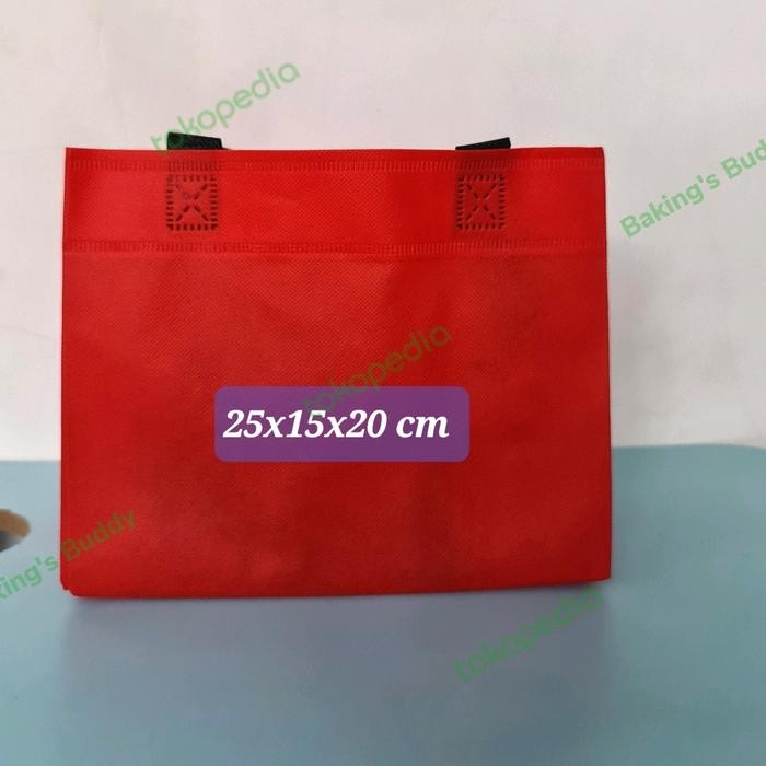 tas spunbond goodie bag tas bolu kecil 25x15x20