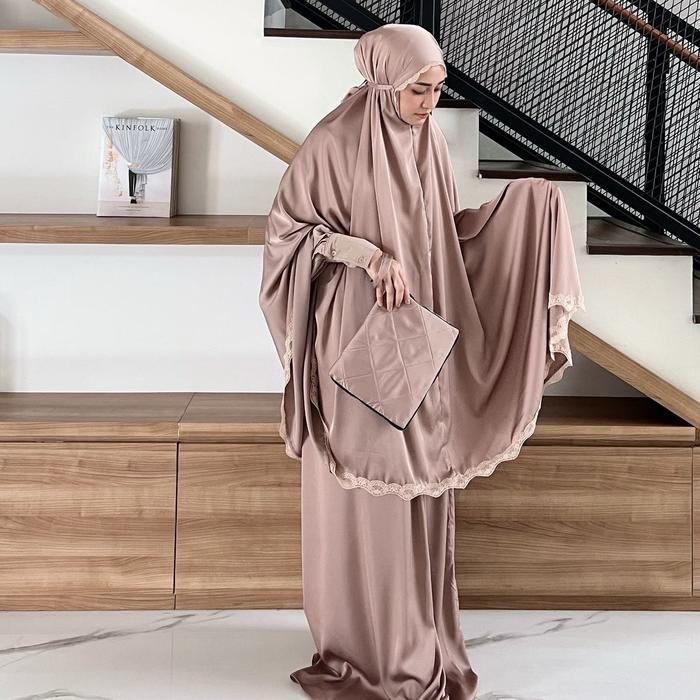 Mukena travel 2in1 Farseena Silk Premium murah + Sajadah (tas) + hampers Box seserahan by