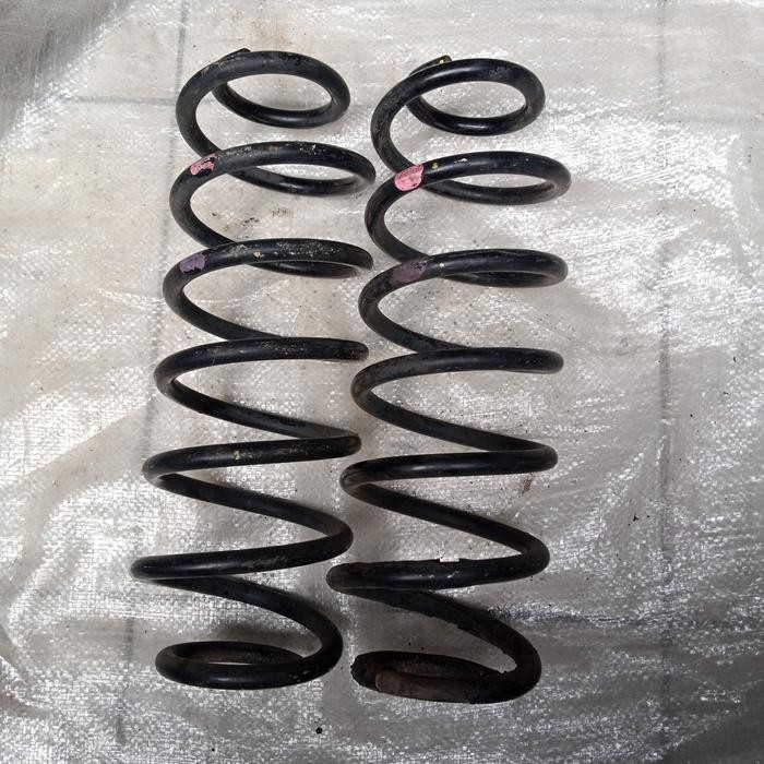 Per keong per shock belakang Ford Fiesta