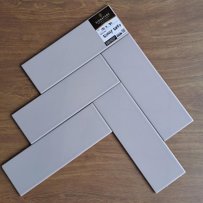 Pilihan- Keramik Subway Abu Non Bevel Mulia Signature 10X30 Glossy Grey