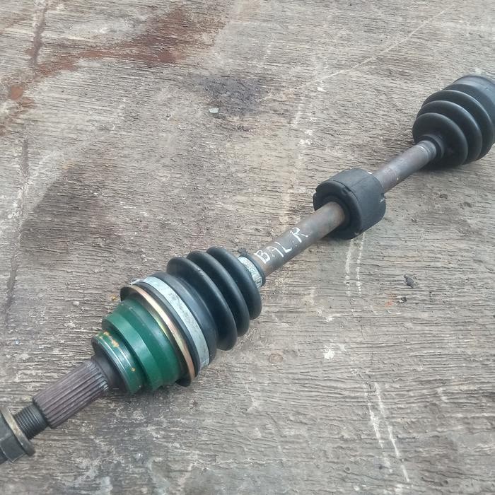 as roda cv joint luar Suzuki Baleno th 2000 bagian kanan