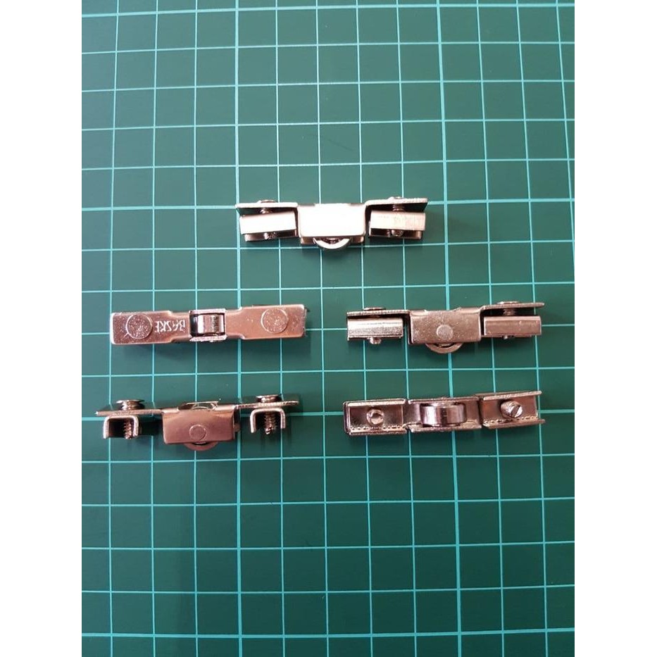 Roda Rel Kaca Etalase