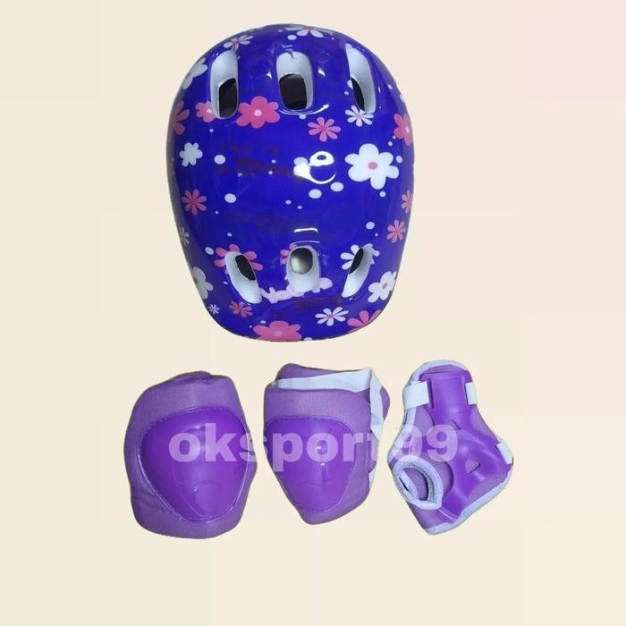 Helm Skuter & Sepatu Roda Anak Warna Pink Biru Merah Ungu Dilengkapi Deker Pelindung Lutut Siku