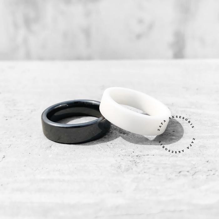Pilihan- Zafa Cincin Titanium Pria Wanita Hitam Putih Polos 6Mm - Porche