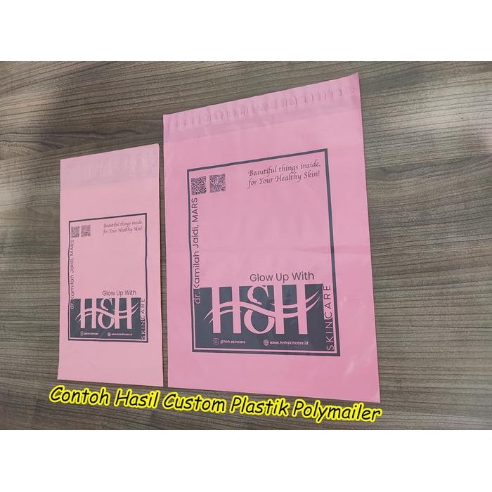 

POLYMAILER PUTIH - [30X40] 100 PCS POLYMAILER PUTIH PREMIUM GLOSSY KODE 235