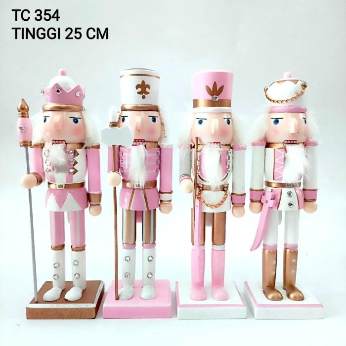 60qm- Nutcracker Merah Pink 25Cm Dekor Natal Patung Kayu Santa Nutkraker Bsr Ornamen Natal