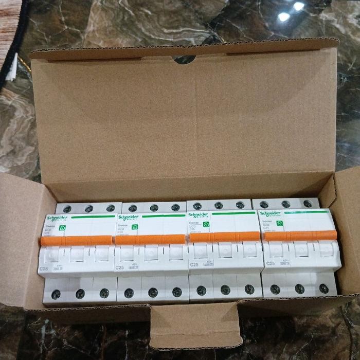 MCB DOMAE SCHNEIDER 3PHASE 25A ASLI