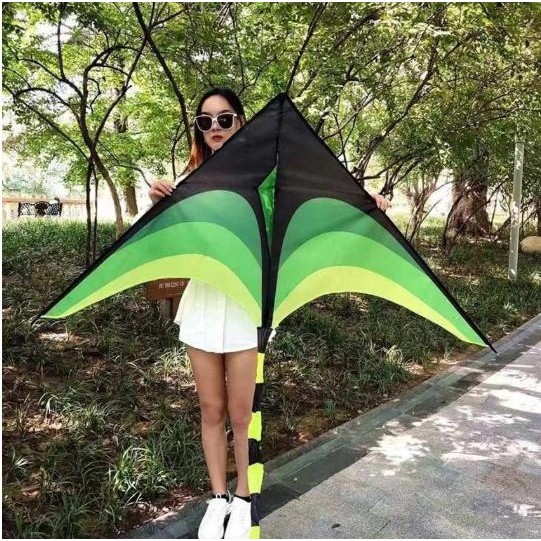 Mainan Layang Layangan Ekor Panjang Besar Jumbo Bonus Tali Benang Mainan Layangan Pantai Besar