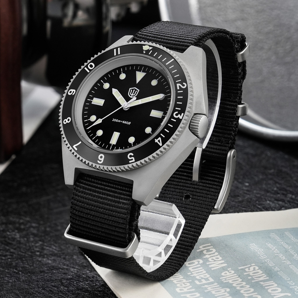 Watchdives WD1972 Quartz Watch VH31 Sweep Seconds Movement Sapphire Crystal BGW9 Luminous 20Bar