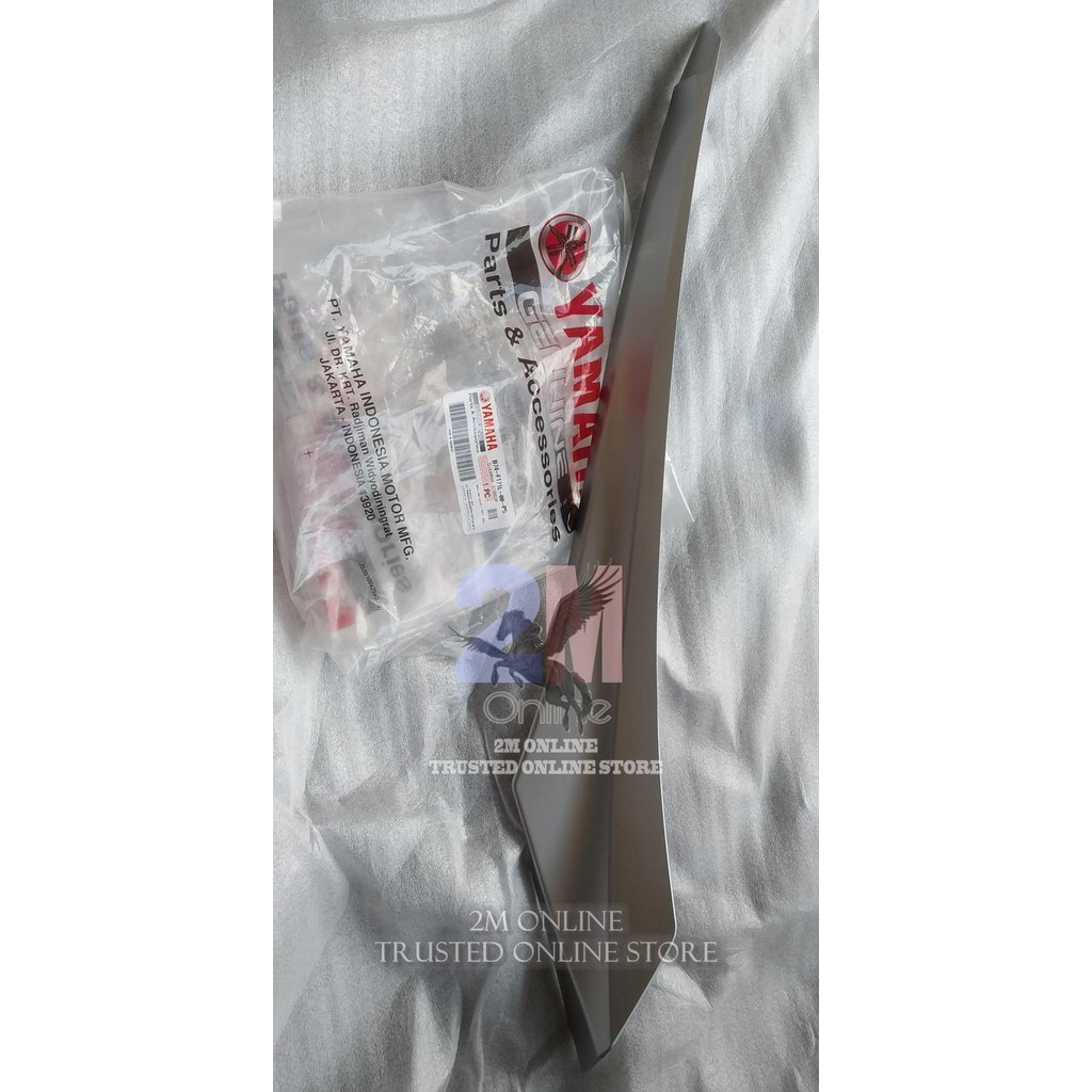 Mole Side Cover 1 Kiri Bawah Xmax Silver Doff Ori Ygp B74-F171L-00-P5