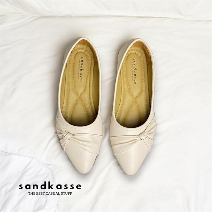 Donatello - Angela Sandal Flat Shoes Wanita Sol Karet Sepatu Kerja Wanita