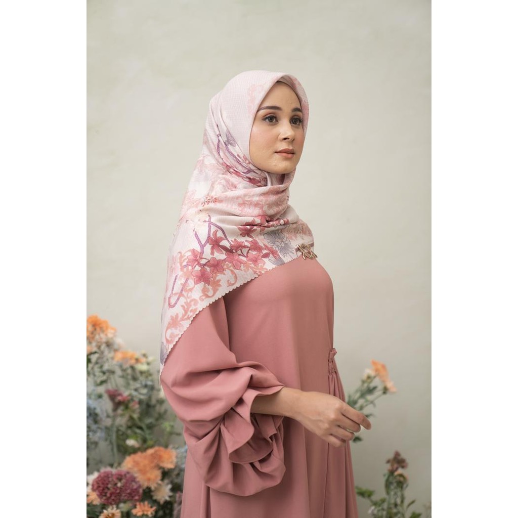 d6fs- Wearing Klamby Pina Scarf