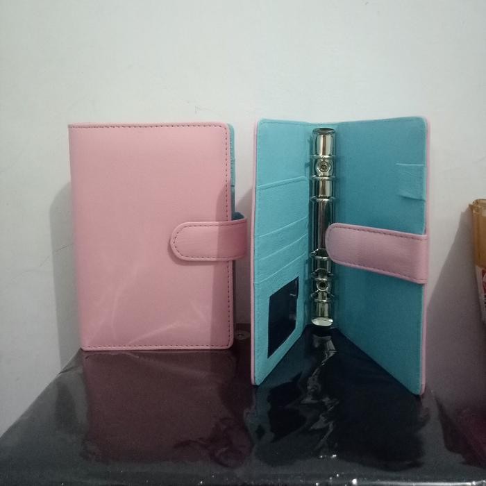 

Pilihan- Binder Polos Kombinasi Kulit Sintetis A6 6 Ring A5 20Ring B5 26Ring