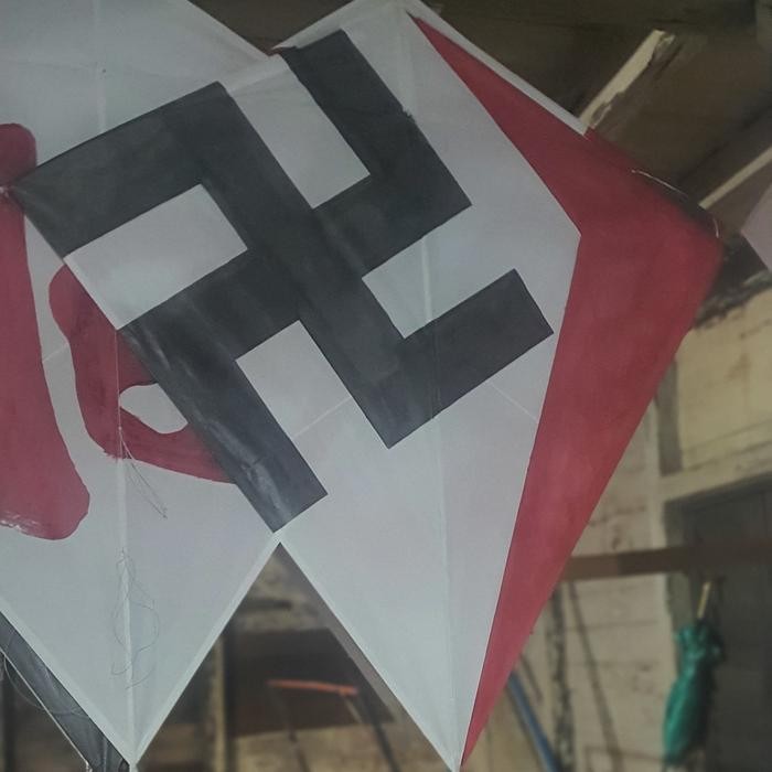 Layangan/Layang-Layang Aduan