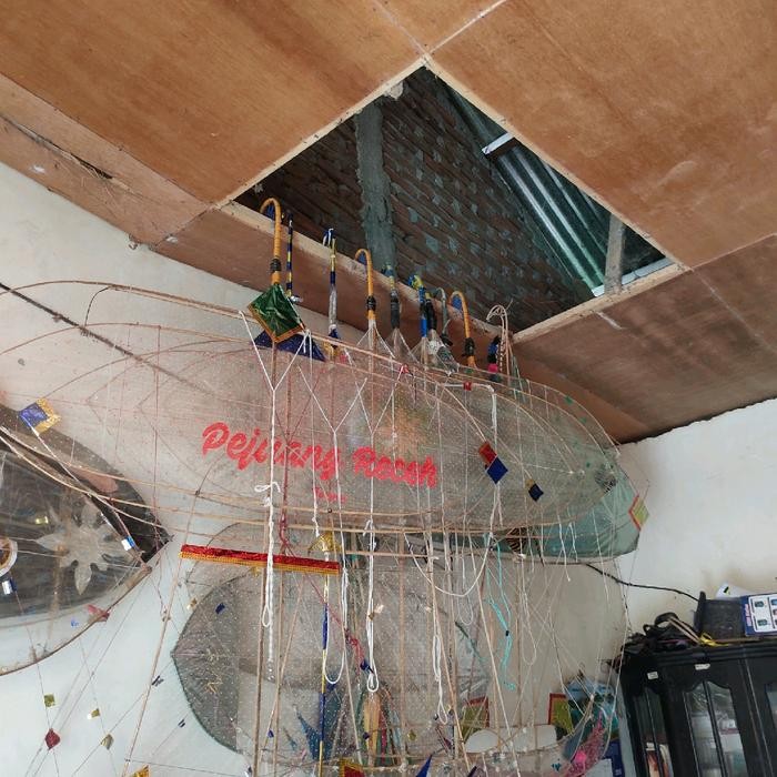 layangan dan pitu-pitu satu set