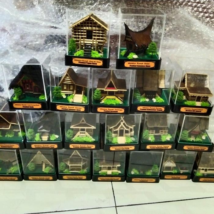 miniatur rumah adat indonesia 34 provinsi