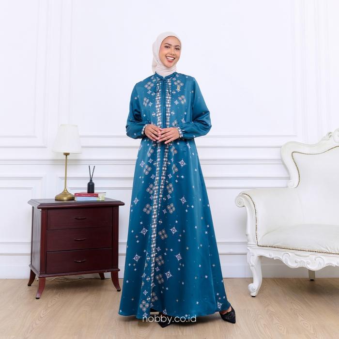 Nobby Elmara Dress Gamis Muslim Lengan Panjang Wanita A Line Dengan Monogram Nobby Bahan Satin Silk 