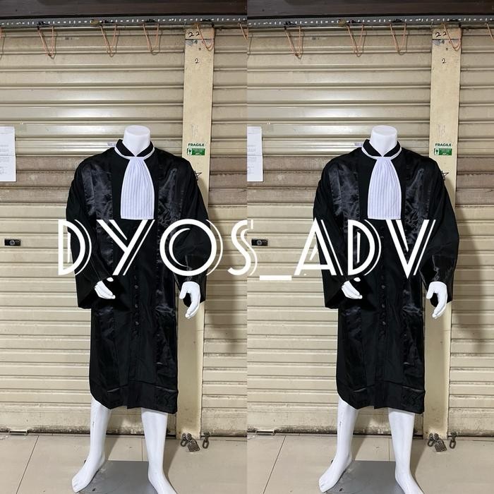 Toga Pengacara Advokat Jaksa Krah Sanghai Pria