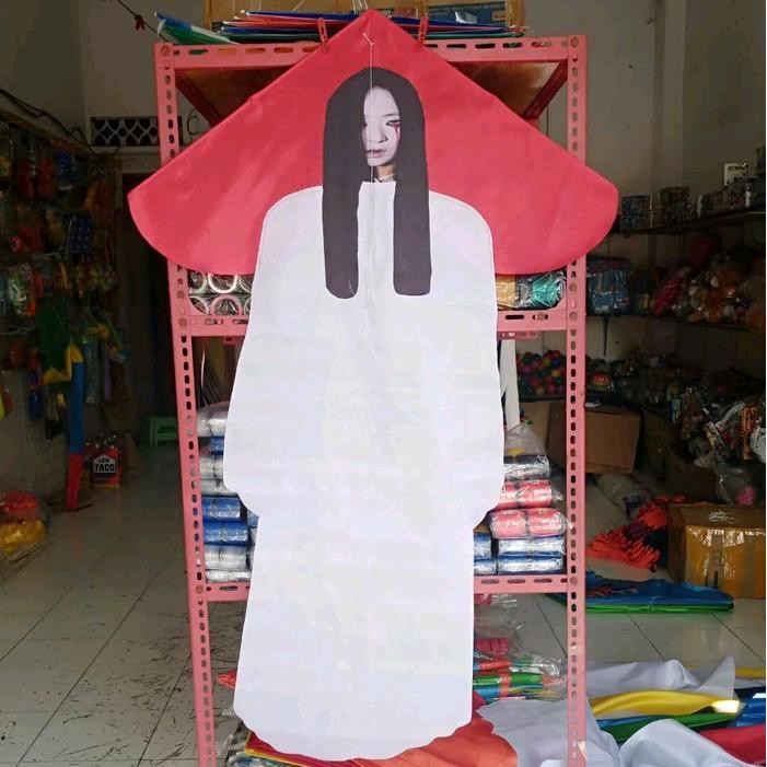 LAYANGAN HANTU KUNTILANAK