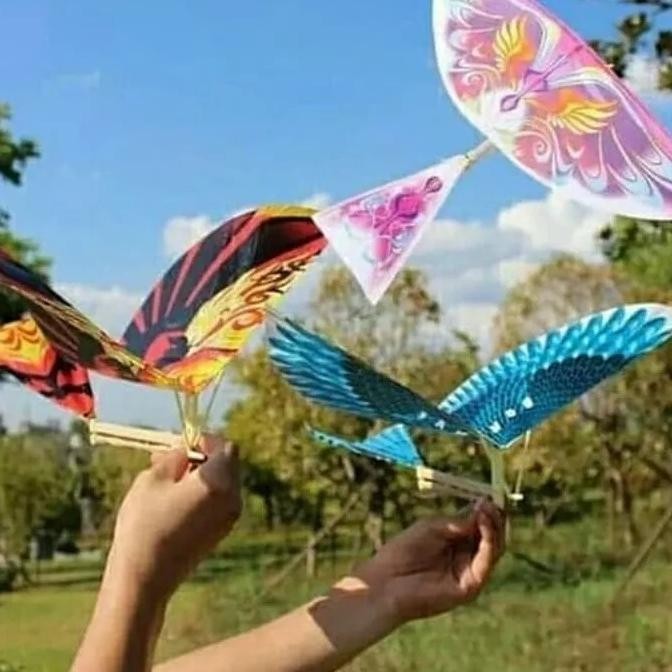 Layangan Burung Rakit Terbang Sayap Mengepak Tenaga Karet Mainan Anak
