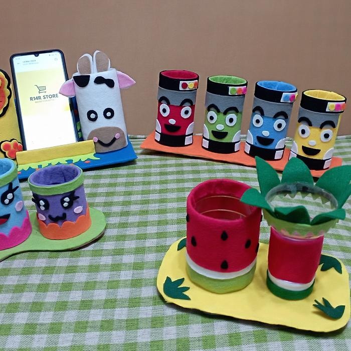 

TEMPAT PENSIL DARI BOTOL PLASTIK DI LAPISI KAIN FLANEL/HANDMADE