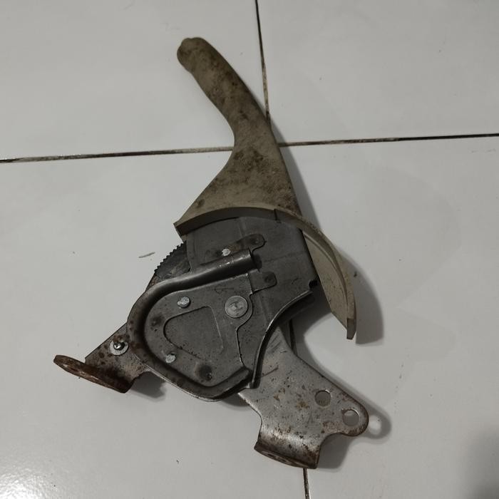 TUAS REM TANGAN TOYOTA INNOVA