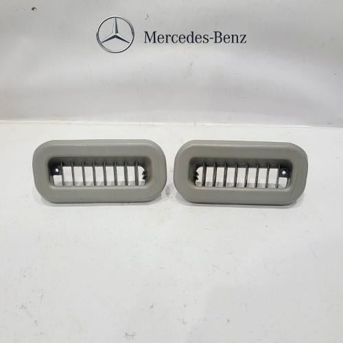Grill AC Kisi Ventilasi Udara Pilar Pintu Depan Mercedes Benz W220