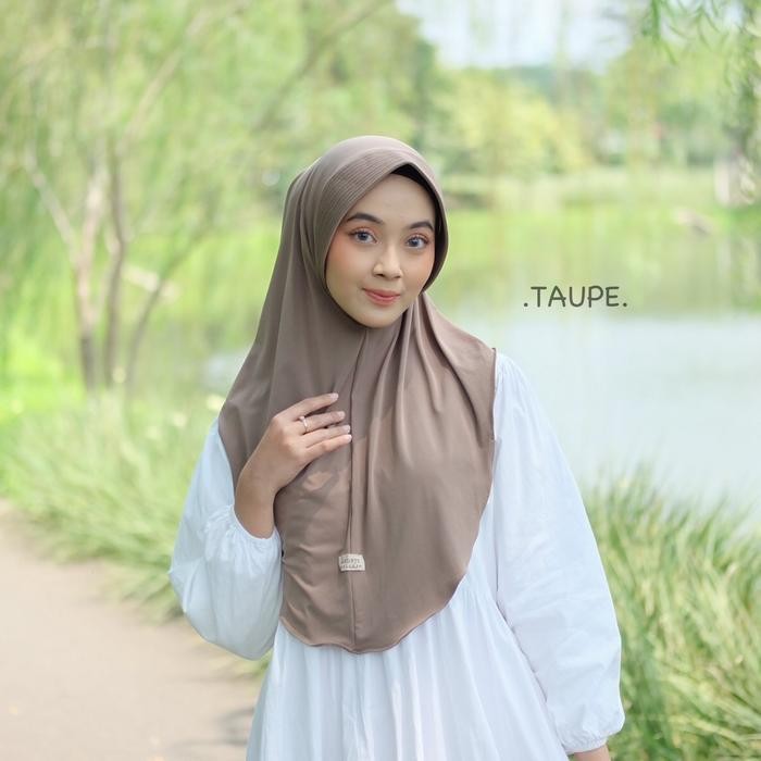 Pilihan- Bergo Amira Jersey / Khimar Pet Jersey